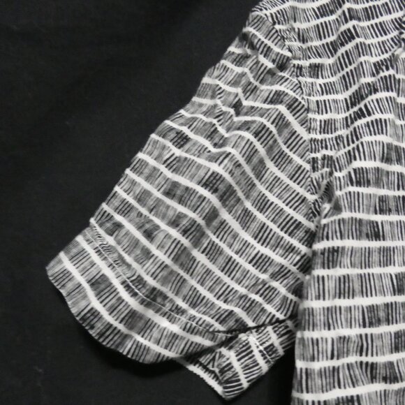 OLD NAVY | small 6-7 regular kids, boys | Short Sleeve Button-Up Front Shirt - Picture 9 of 14